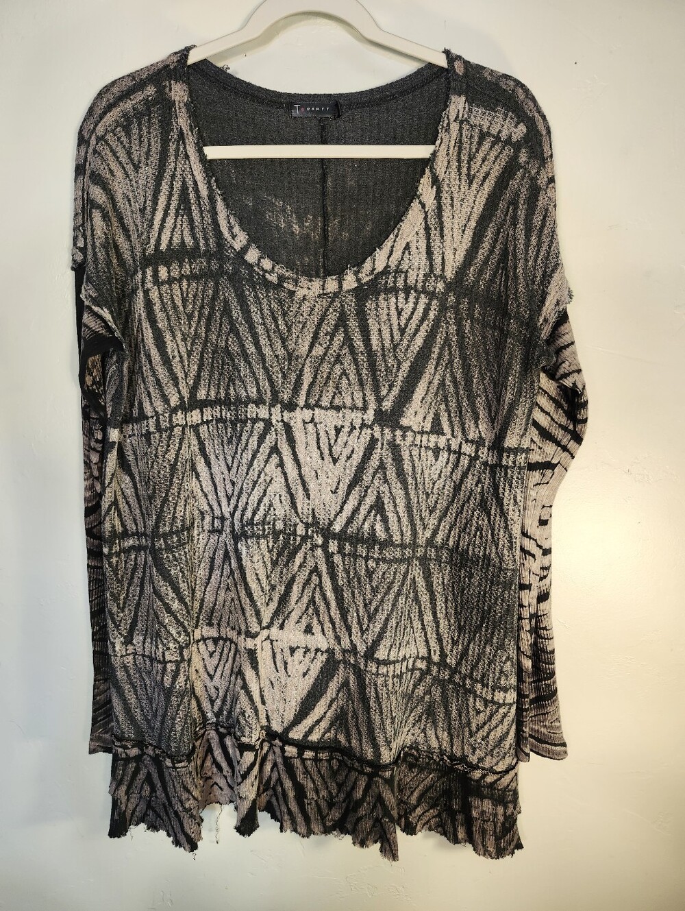T Party Fashion Black & Beige Geometric Scoop Neck Layered Knit Top